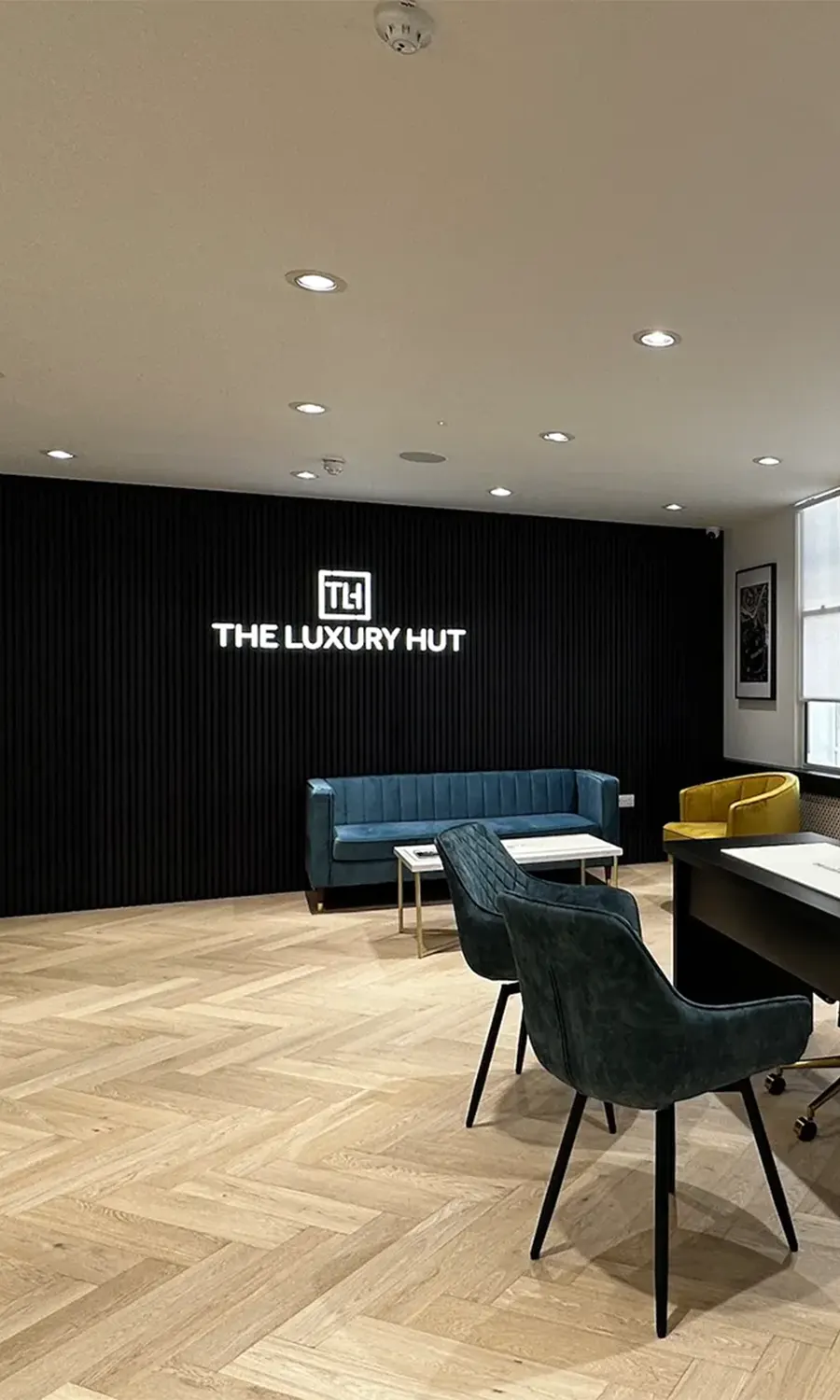 the luxury hut office